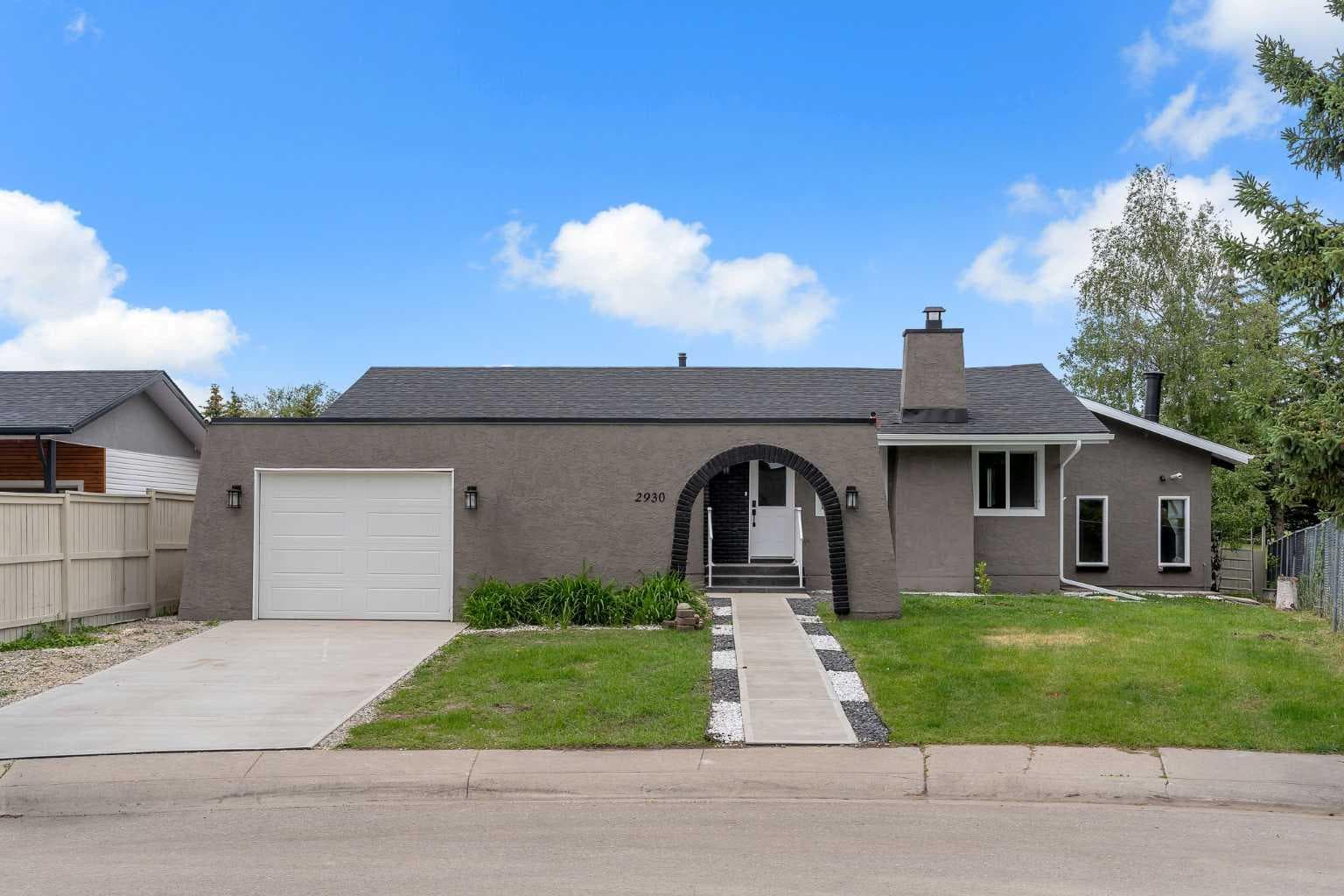 2930 Oakmoor Crescent SW — photo 1