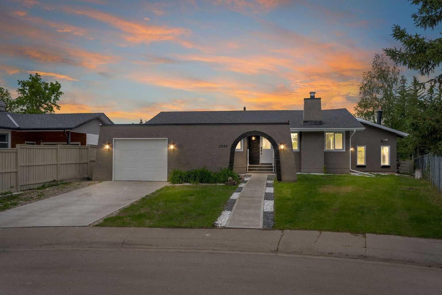 2930 Oakmoor Crescent SW — photo 2