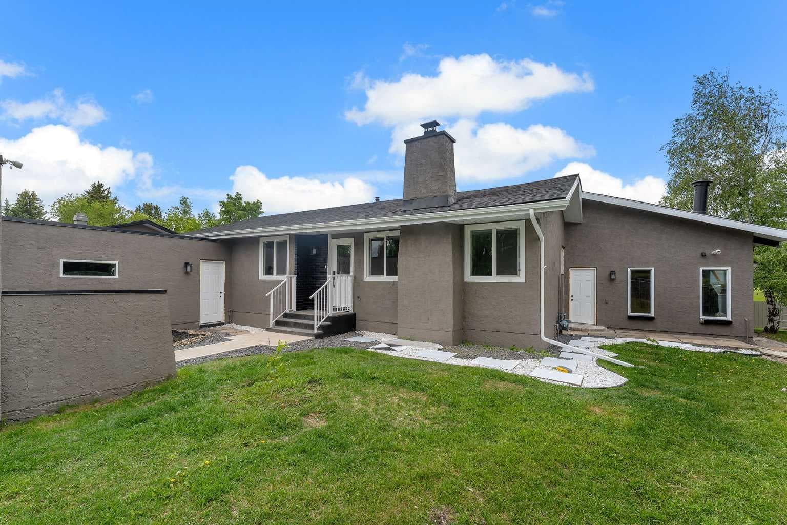2930 Oakmoor Crescent SW — photo 3
