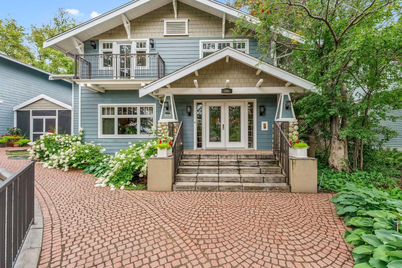 105 2 Street SW — photo 3