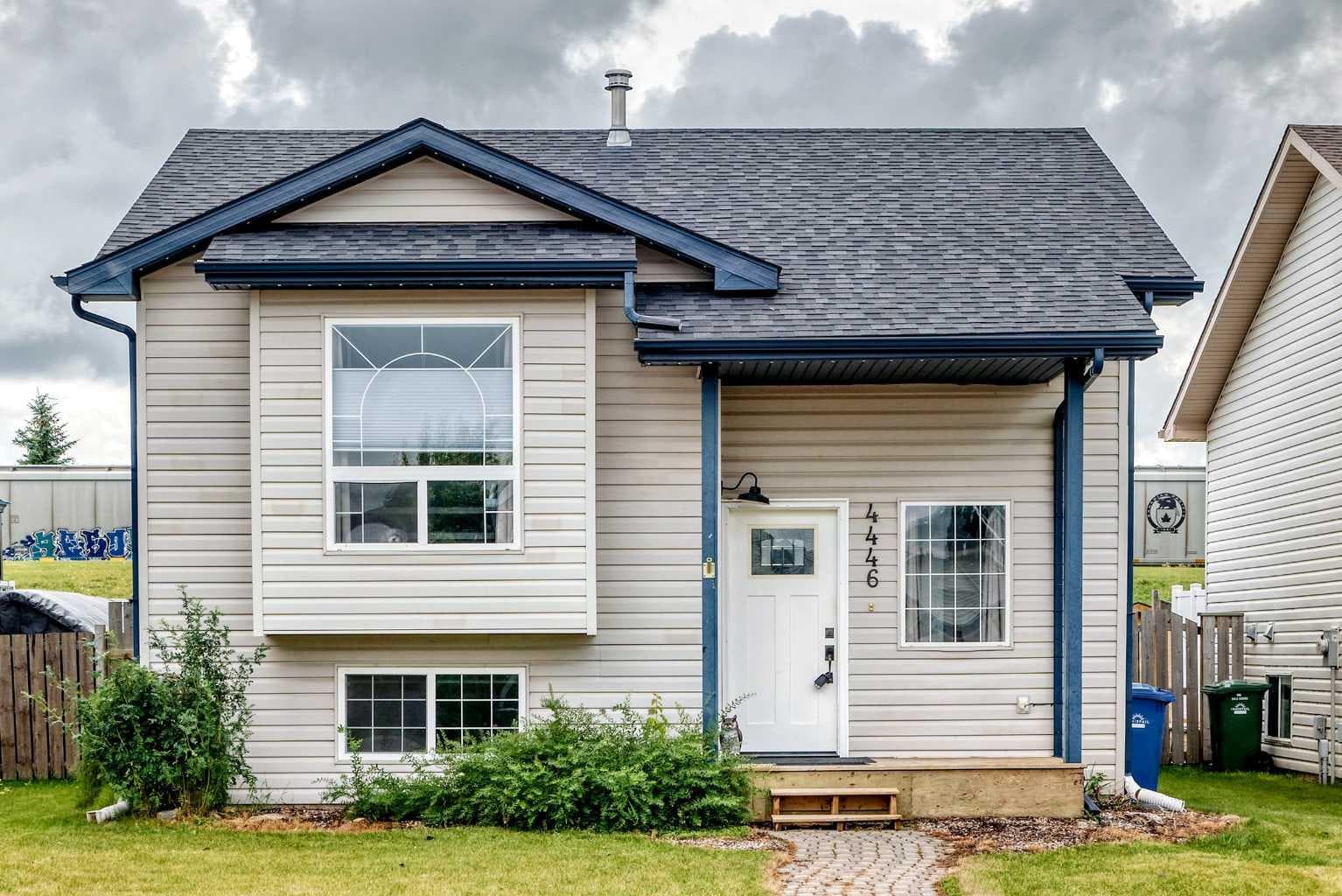 4446 54A Avenue Crescent — photo 1