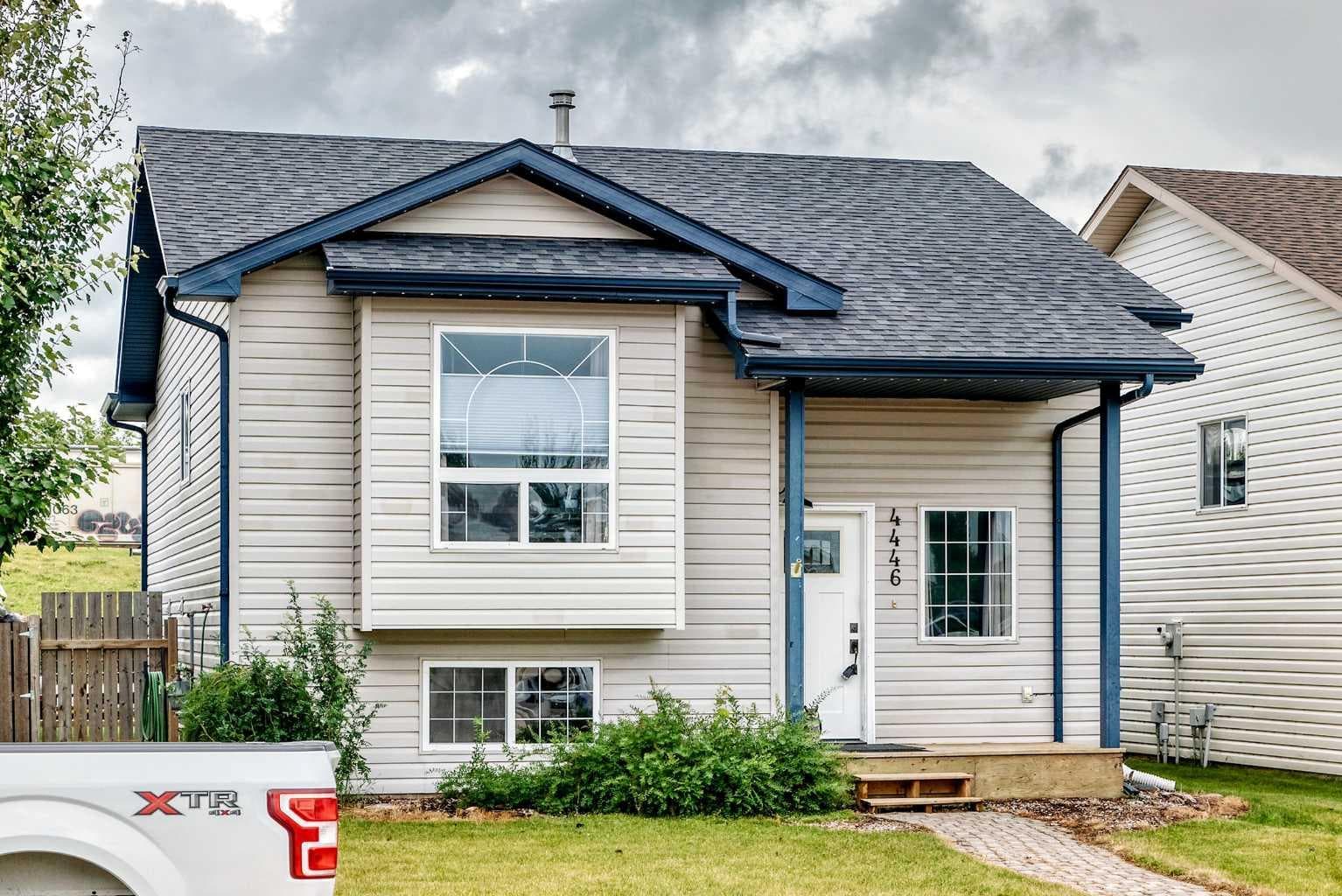 4446 54A Avenue Crescent — photo 3