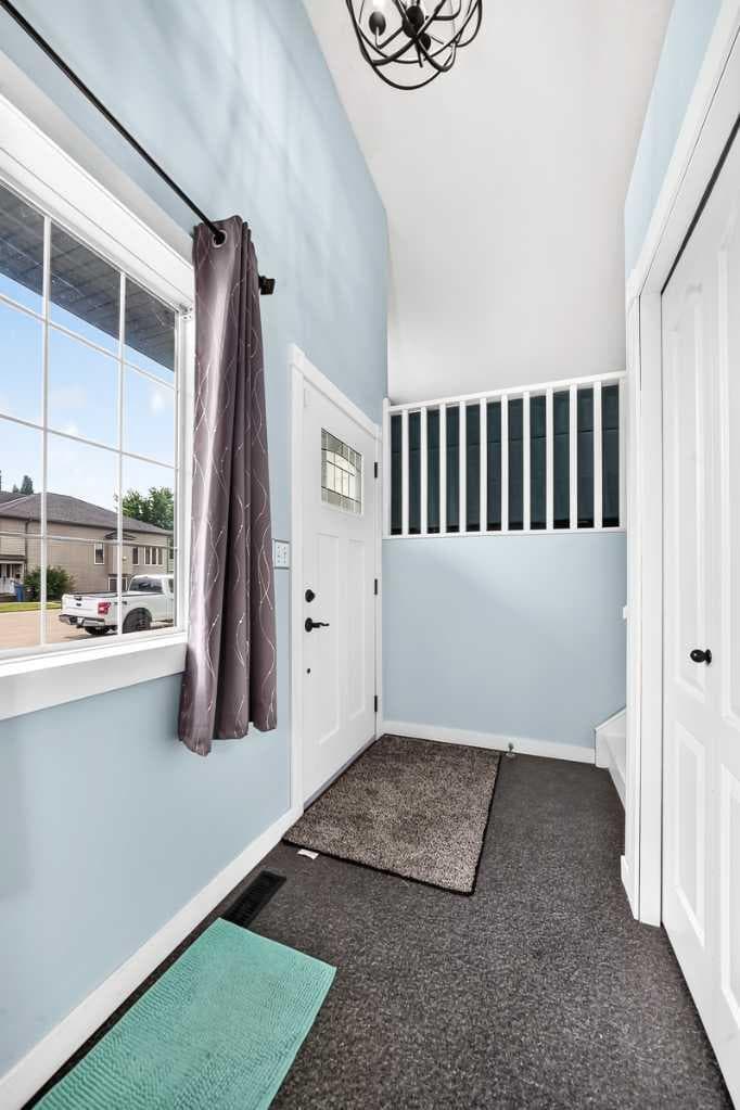 4446 54A Avenue Crescent — photo 4