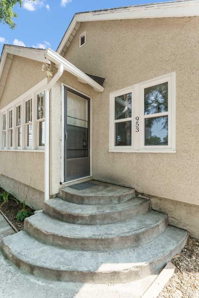 953 5 Street SE — photo 2