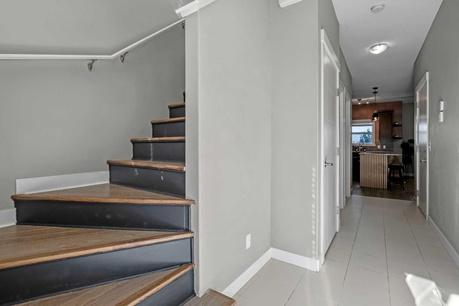 554 Redstone View NE — photo 3