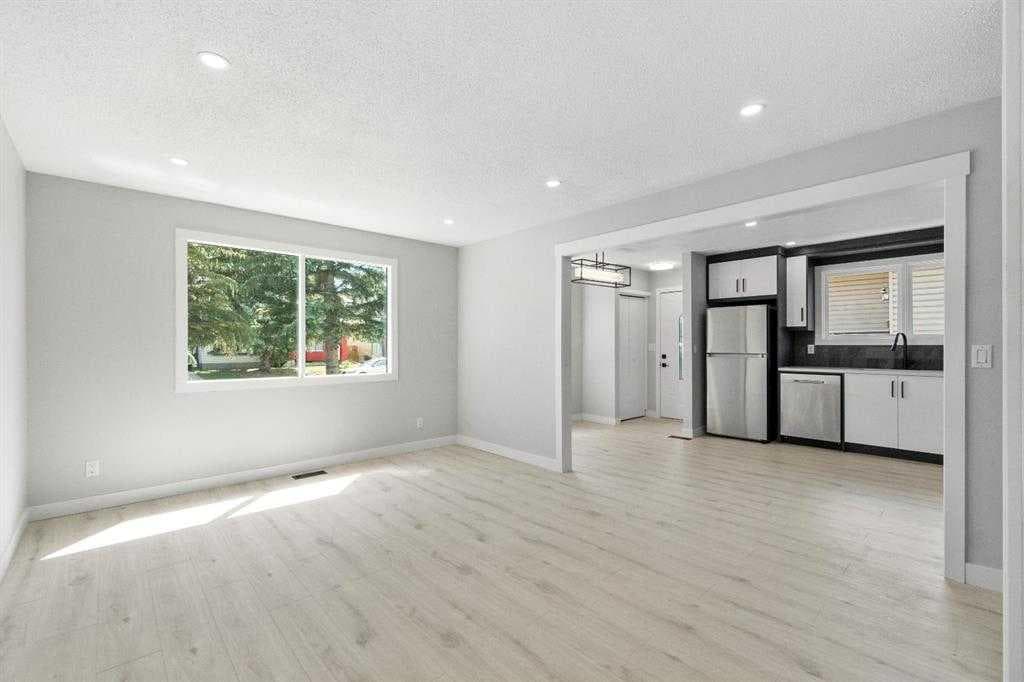6420 26 Avenue NE — photo 3