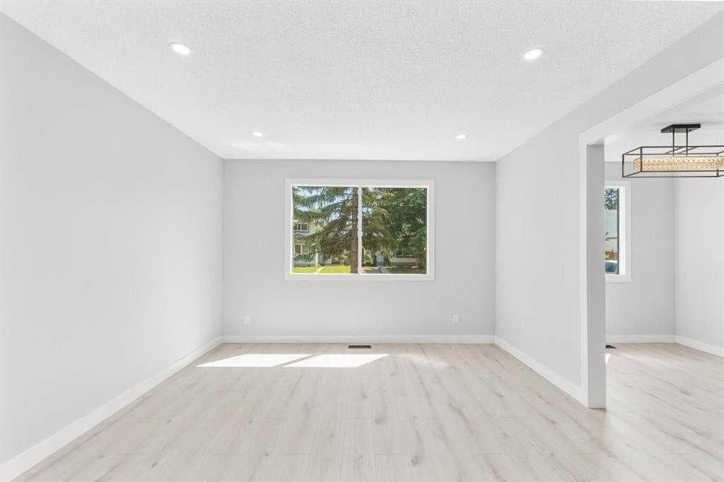 6420 26 Avenue NE — photo 4