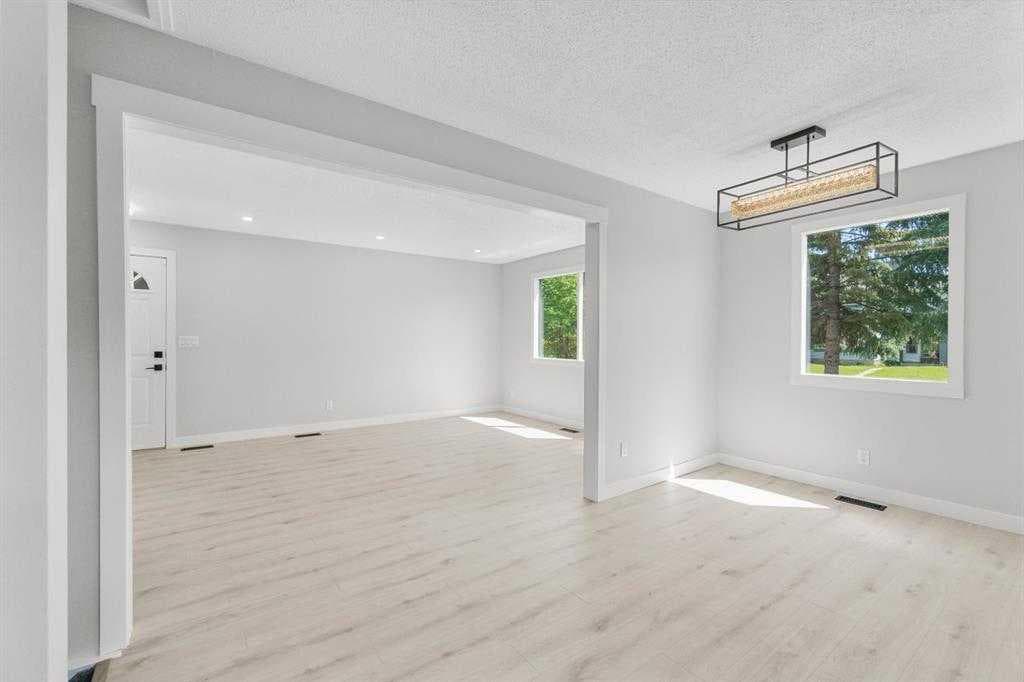 6420 26 Avenue NE — photo 5