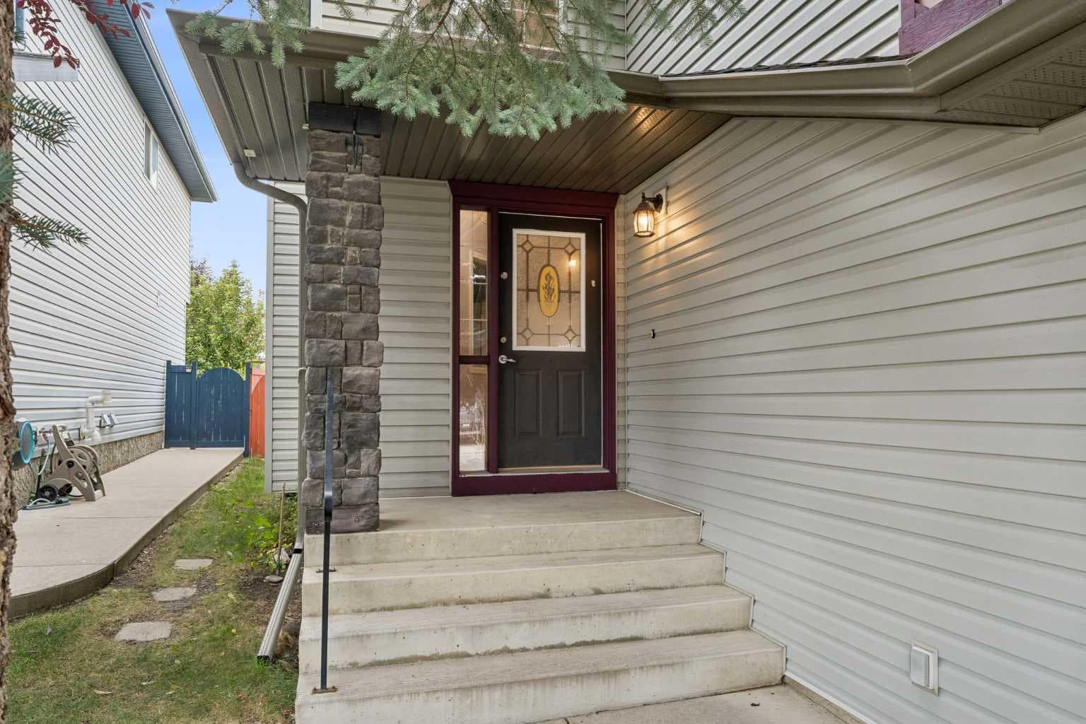 22 Somerside Crescent SW — photo 2