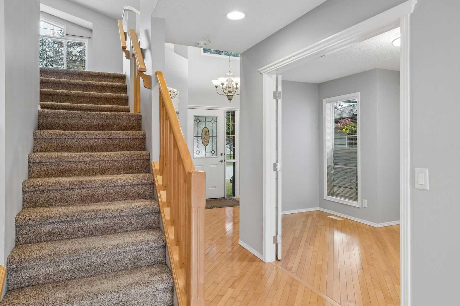 22 Somerside Crescent SW — photo 4