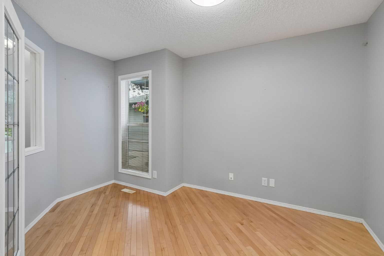 22 Somerside Crescent SW — photo 5