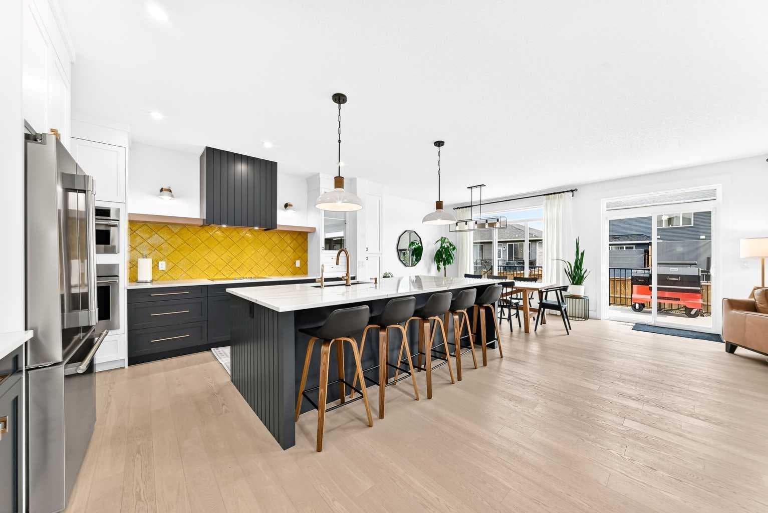 24 Emerson Crescent — photo 2