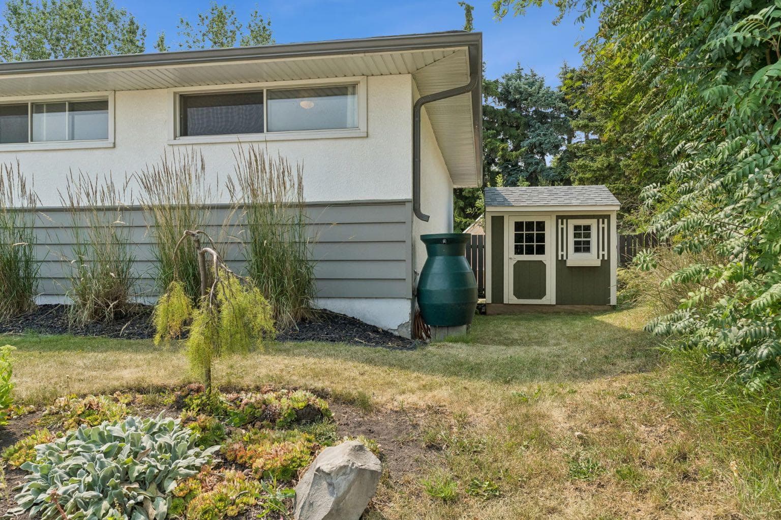 91 Winslow Crescent SW — photo 3