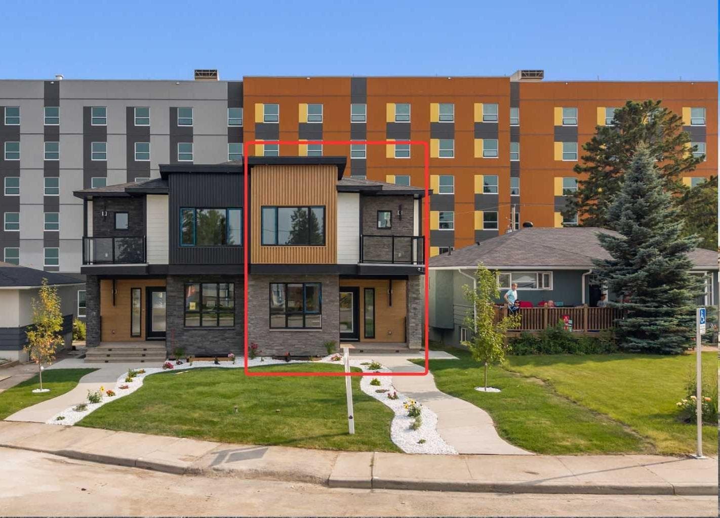 119 42 Avenue NE — photo 3