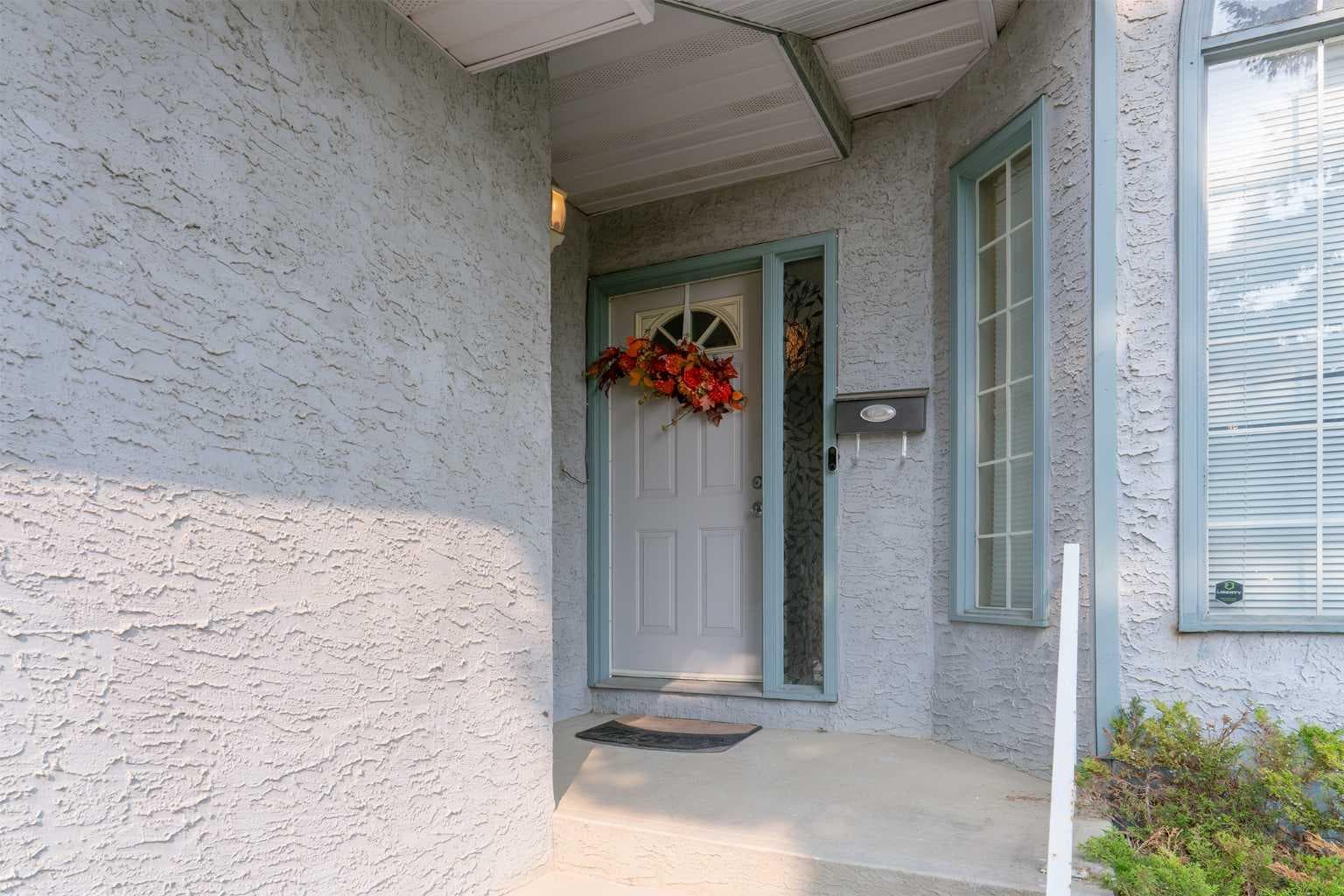 140 Santana Mews NW — photo 3
