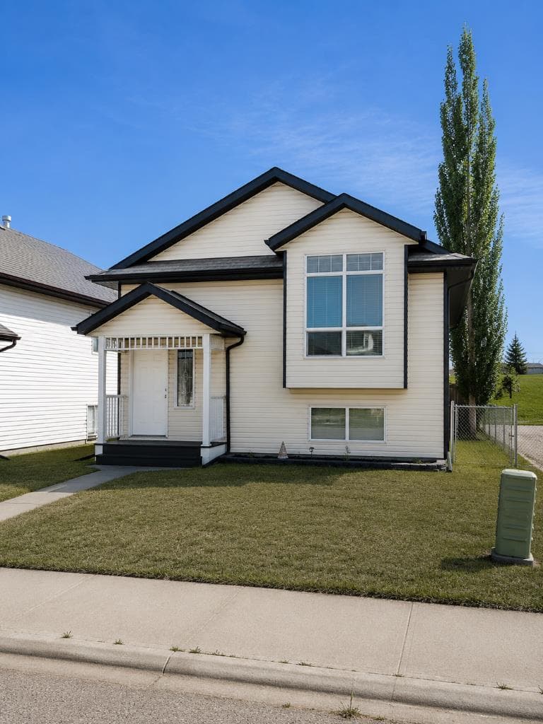 4406 54A Avenue Crescent — photo 1
