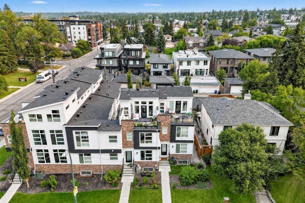 1703 31 Avenue SW — photo 2