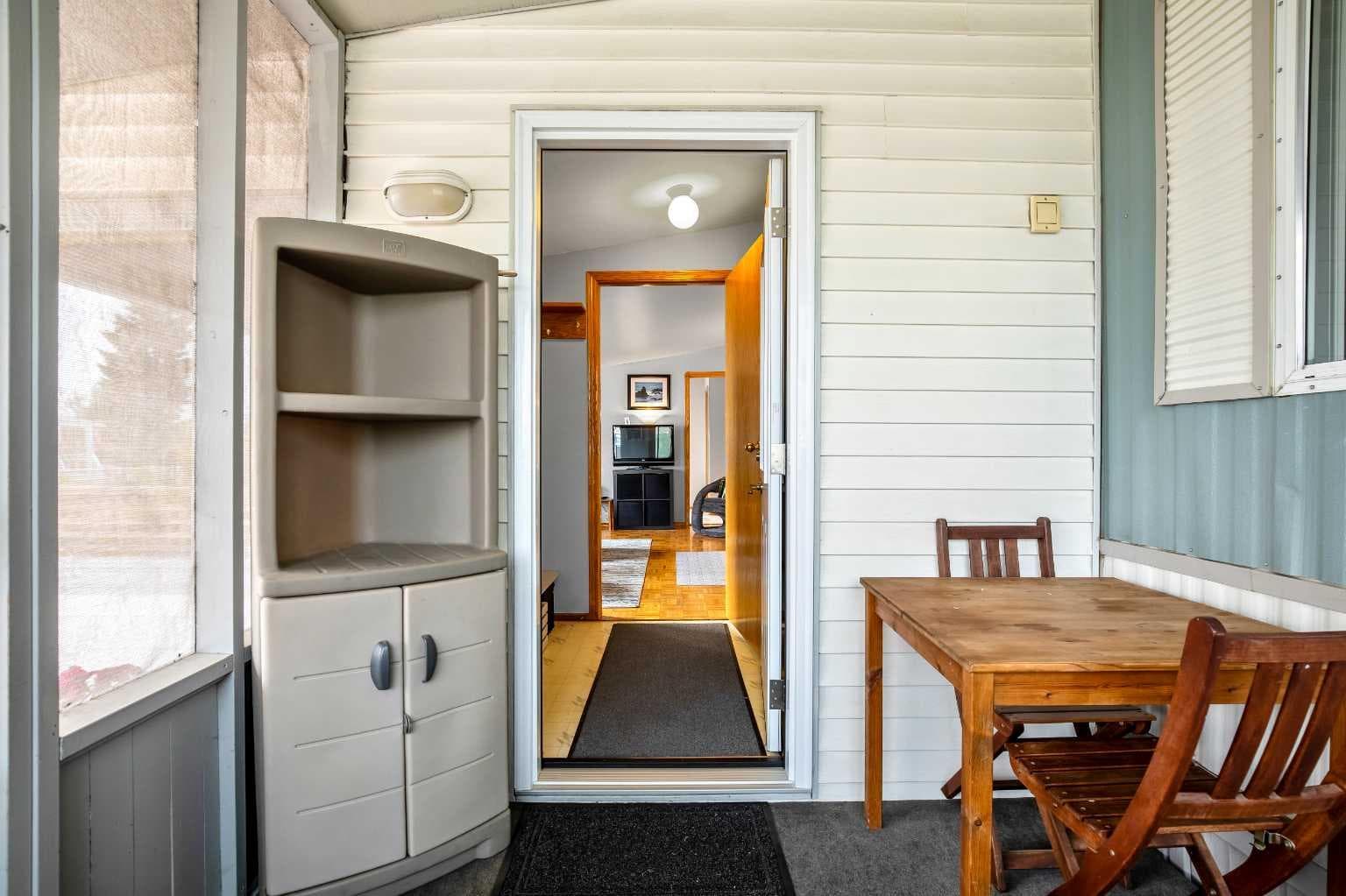 215 Homestead Close — photo 3
