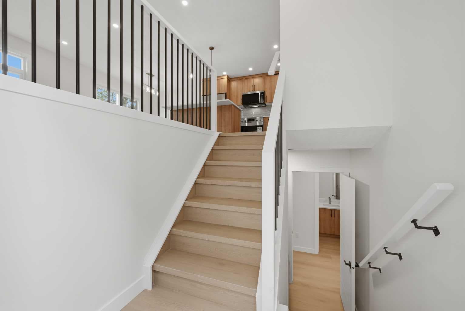 1387 Berkley Drive NW — photo 3