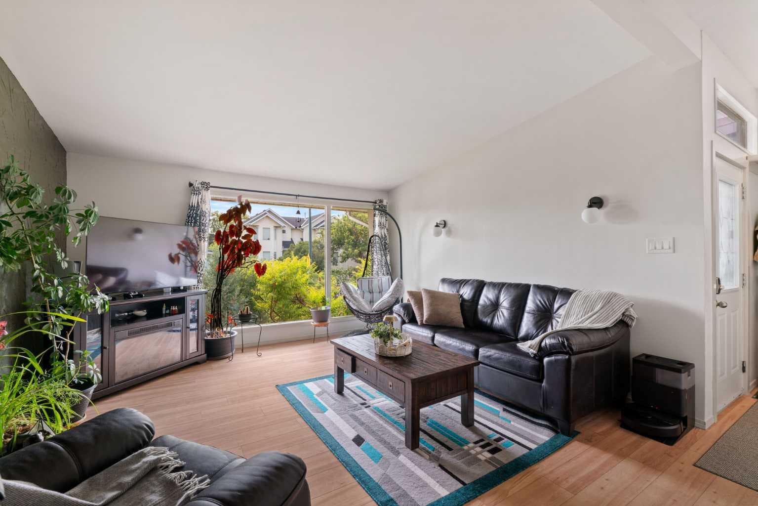 726 68 Avenue SW — photo 3