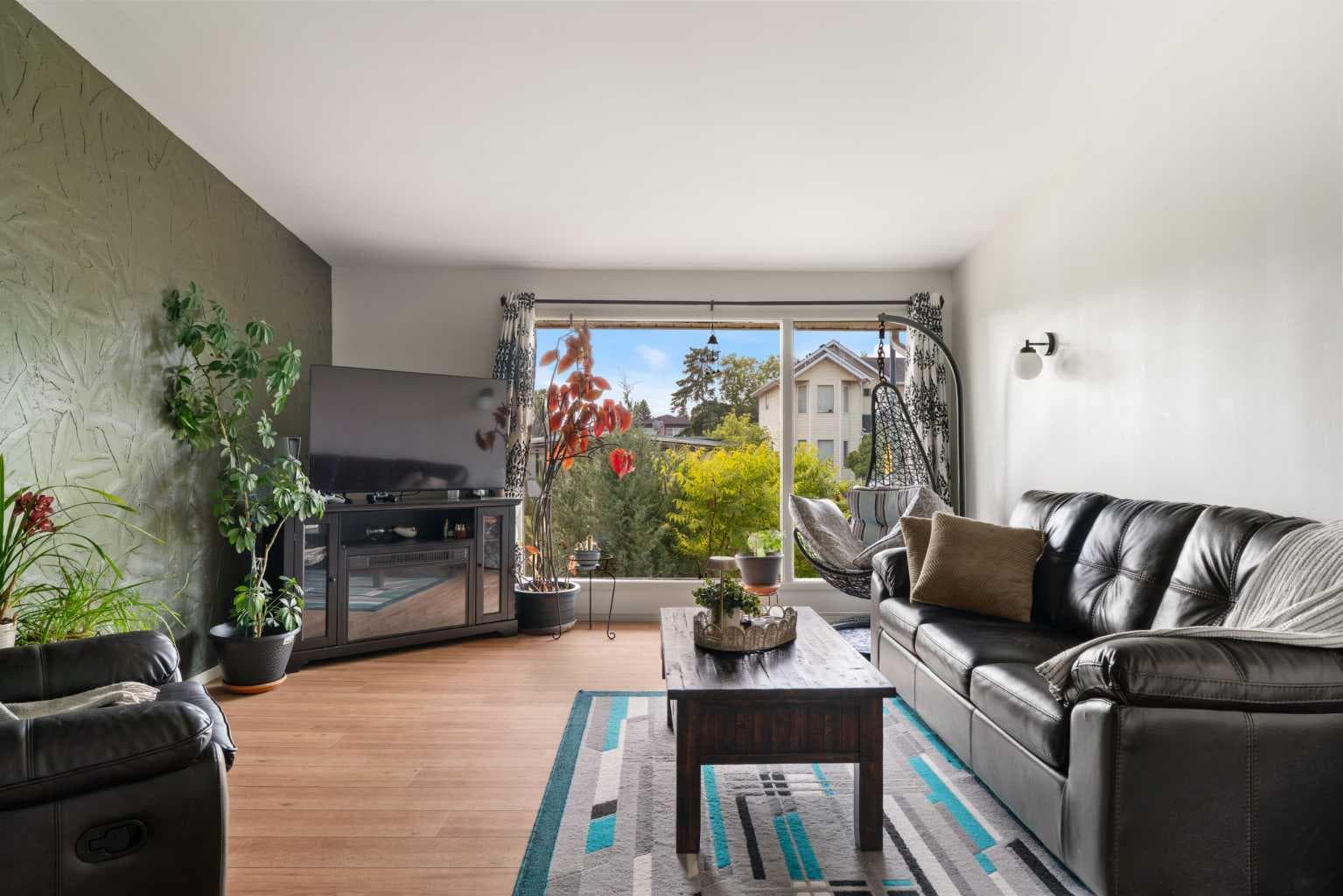 726 68 Avenue SW — photo 4