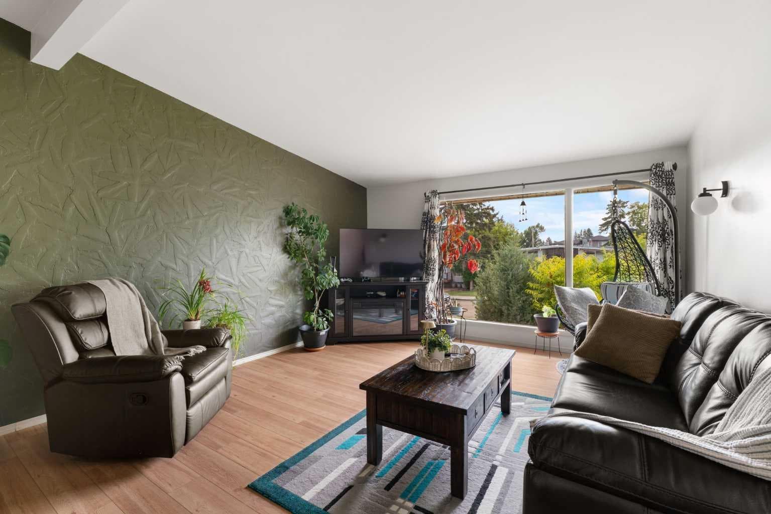 726 68 Avenue SW — photo 5