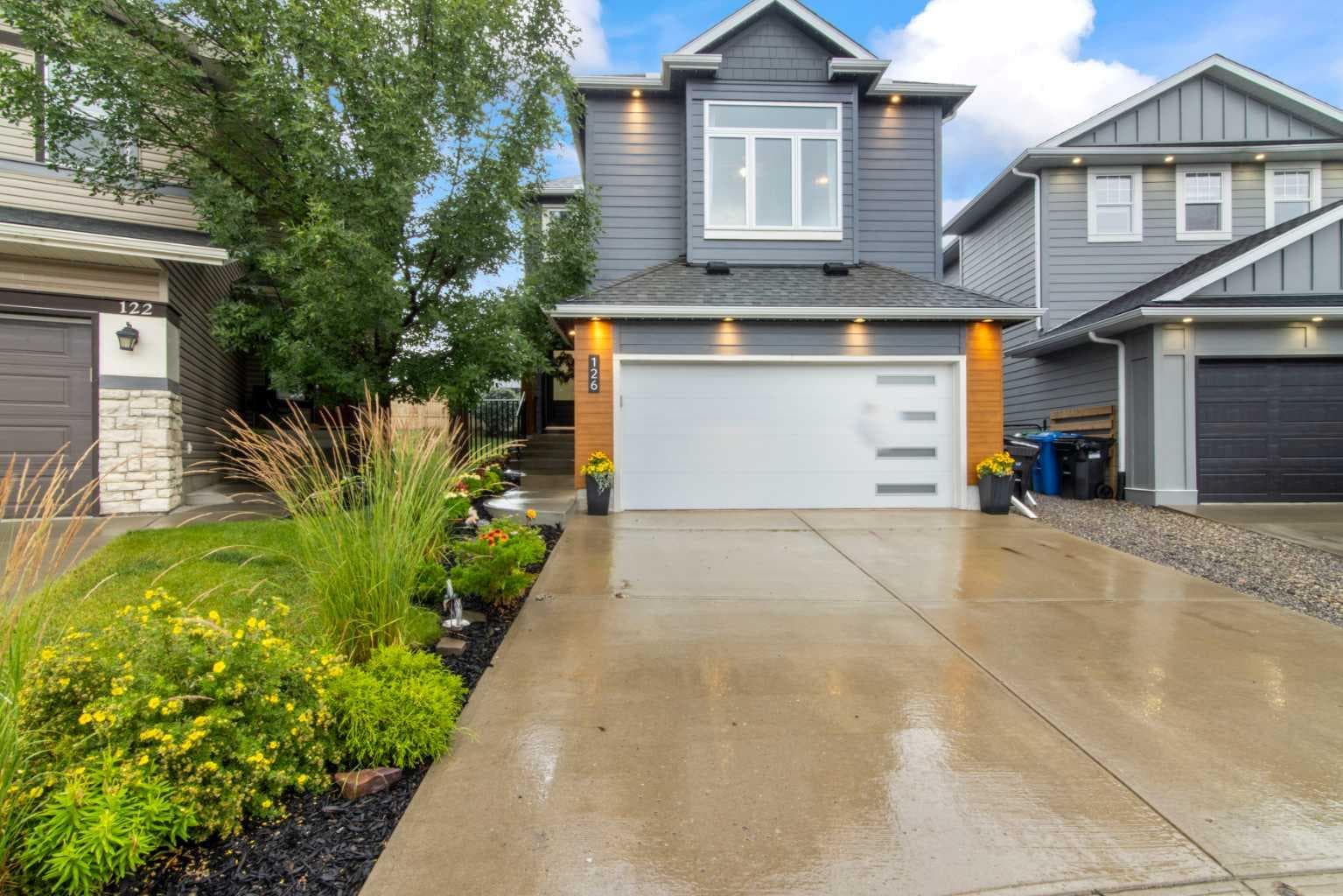 126 Chapman Close SE — photo 1
