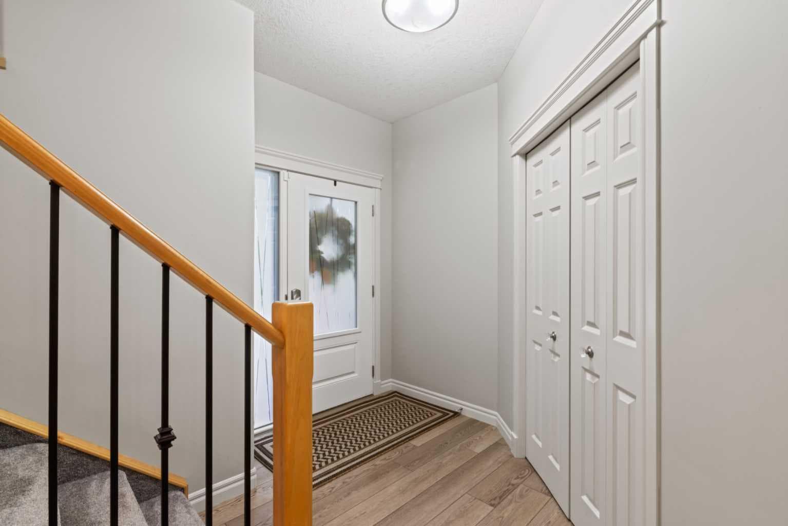 126 Chapman Close SE — photo 2