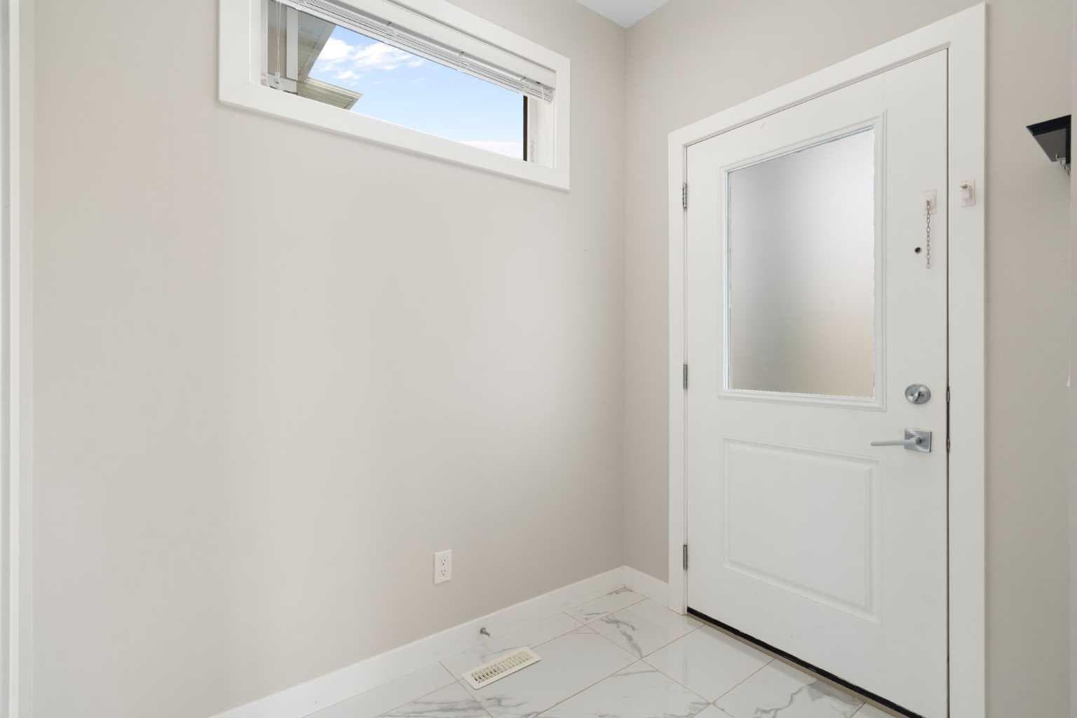 125 Corner Meadows Gate NE — photo 2