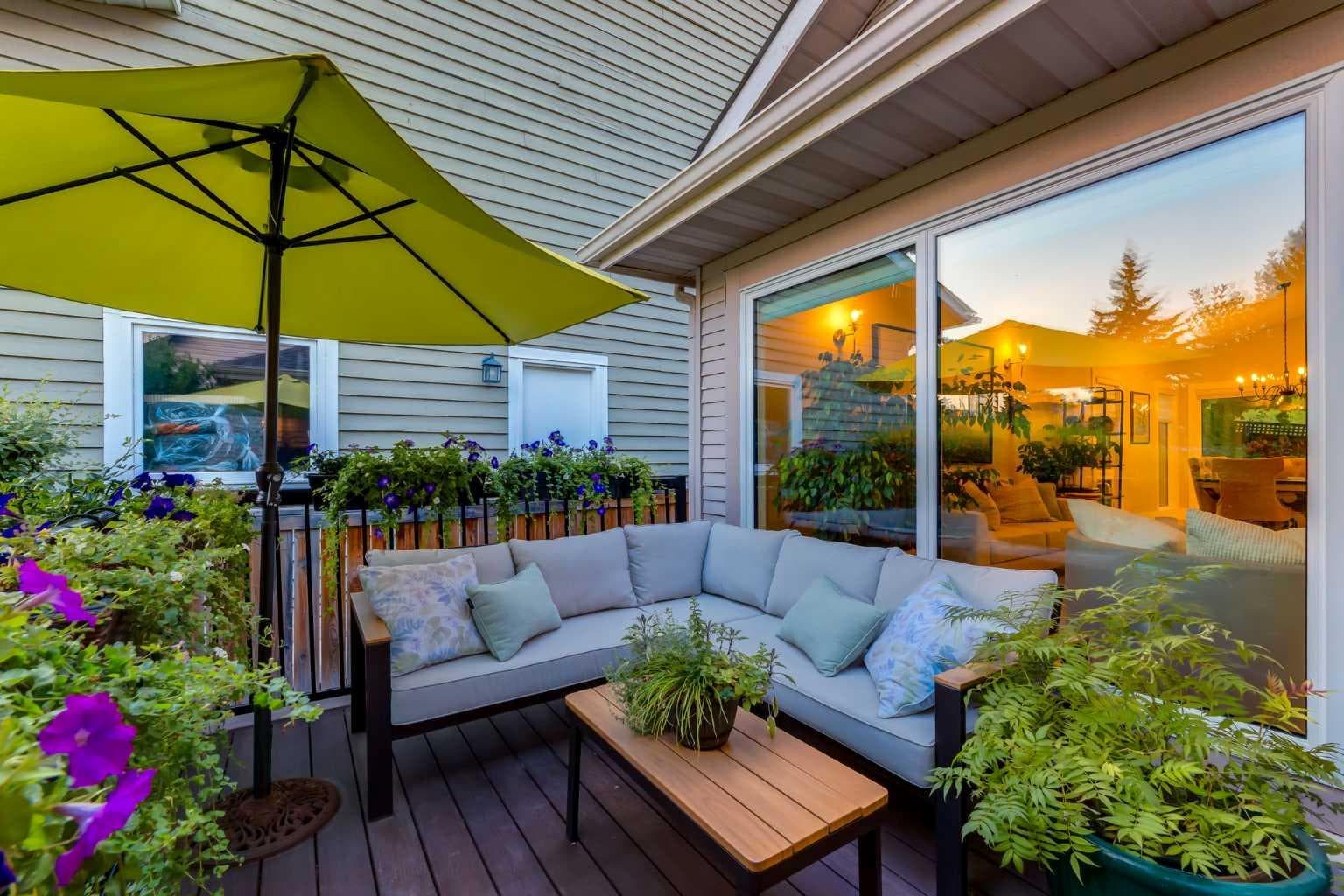 775 STRATHCONA Drive SW — photo 4