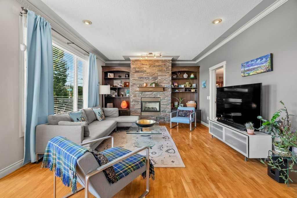 40 Sienna Park Crescent SW — photo 4