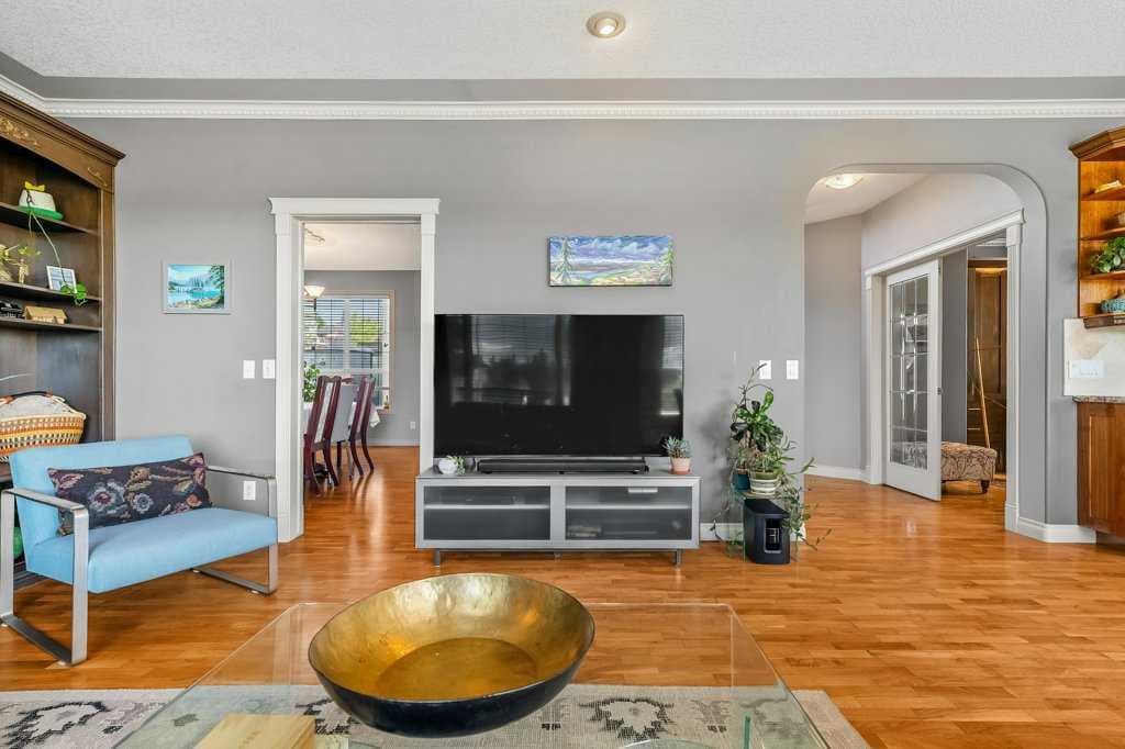40 Sienna Park Crescent SW — photo 5