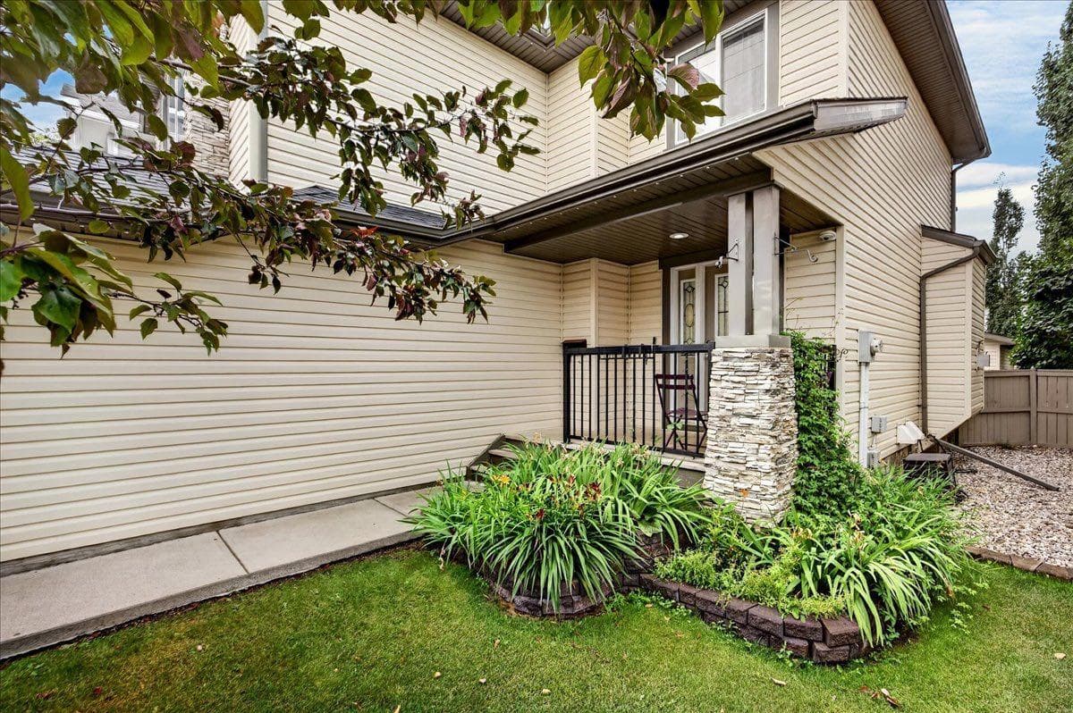 2745 Coopers Manor SW — photo 3