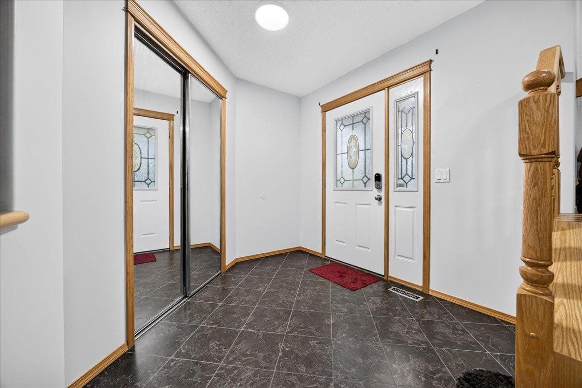 2745 Coopers Manor SW — photo 4