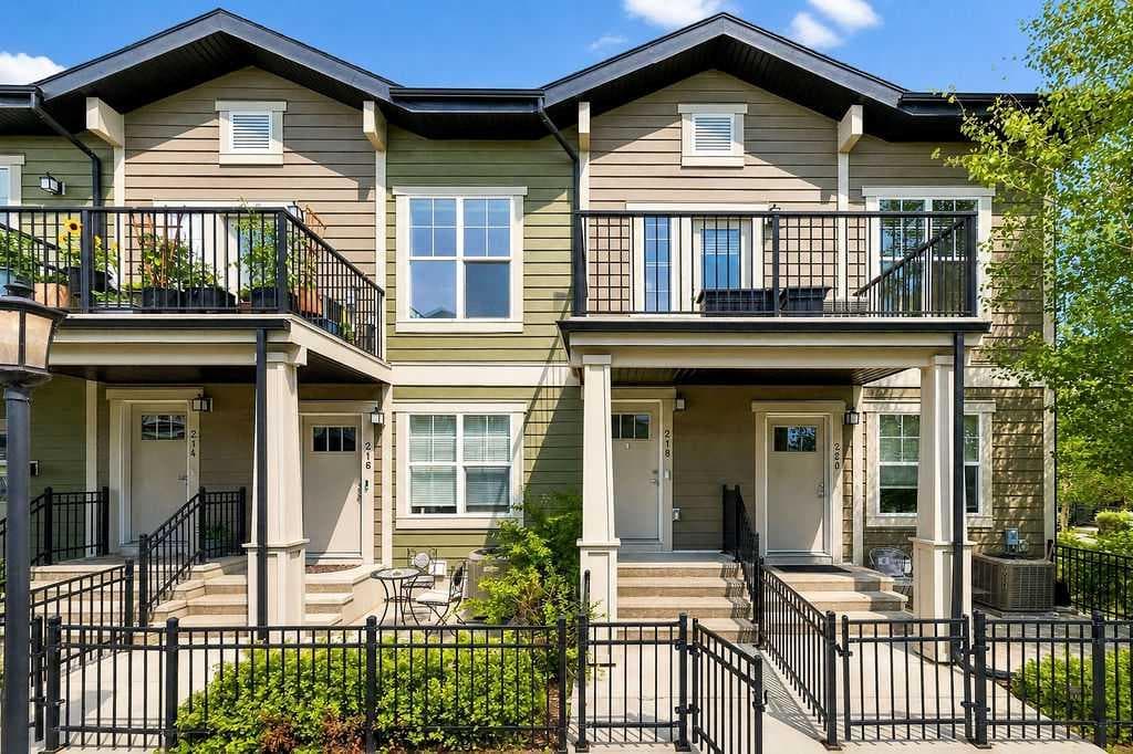 218 Cranford Walk SE — photo 1