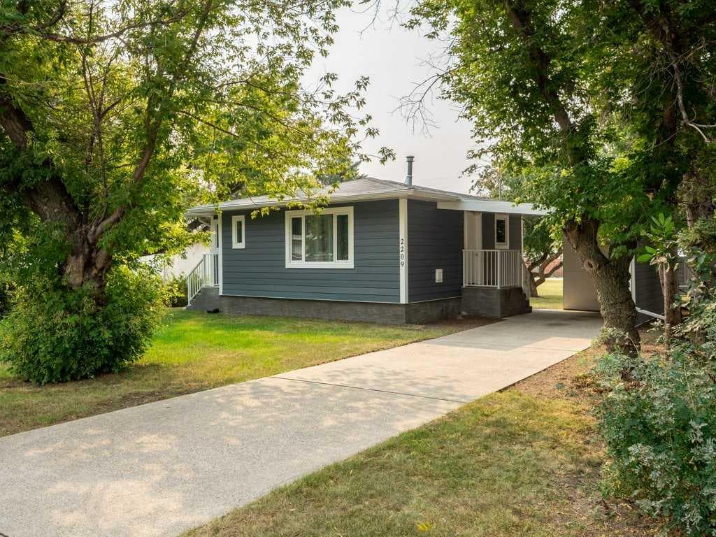 2209 22 Avenue — photo 1