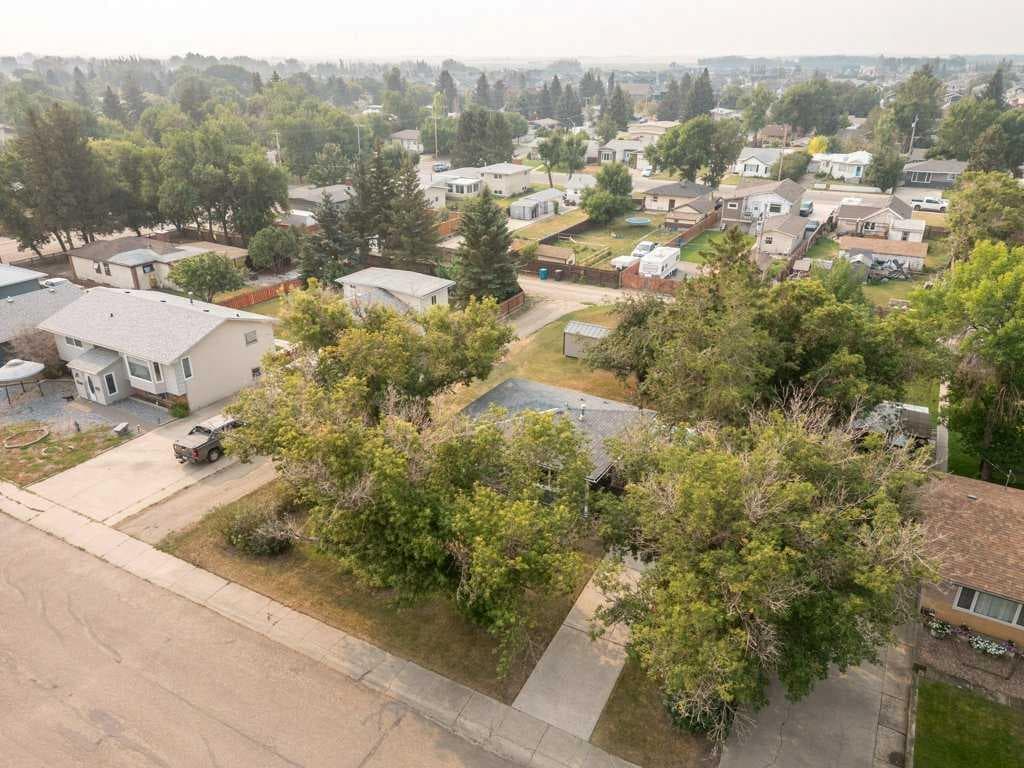 2209 22 Avenue — photo 2