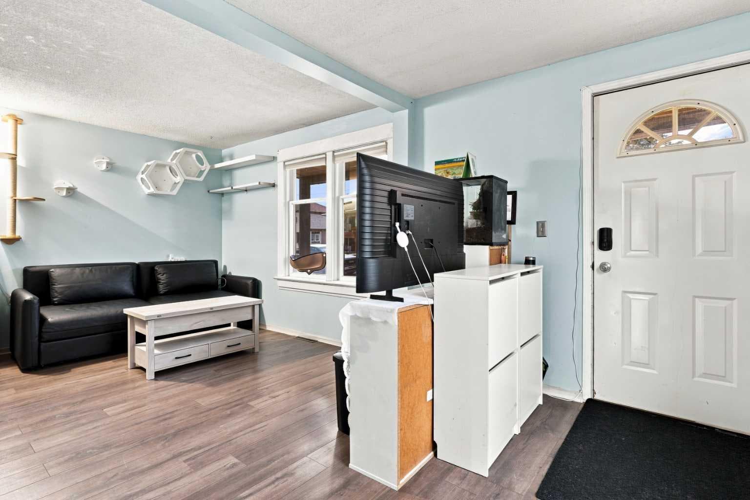 235 20 Avenue NE — photo 3