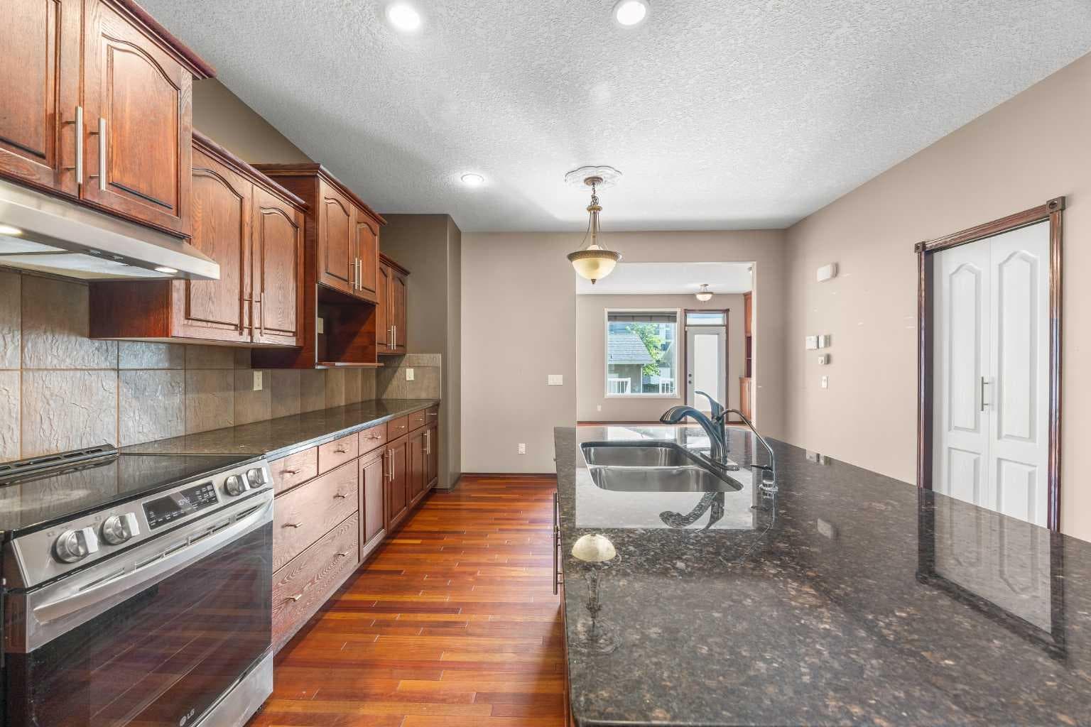 3906 2 Street NW — photo 5