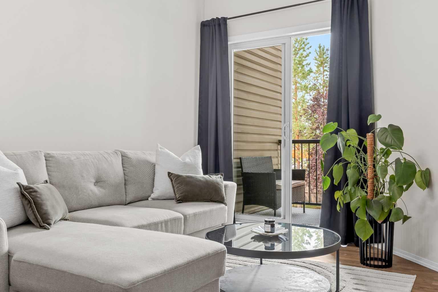 2213, 73 Erin Woods Court — photo 1
