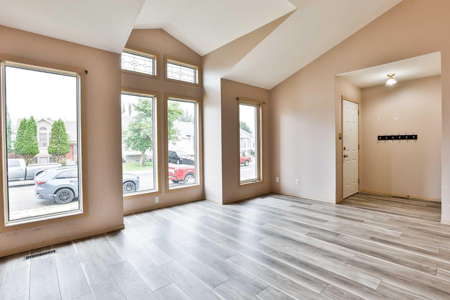 322 Assiniboia Place W — photo 3