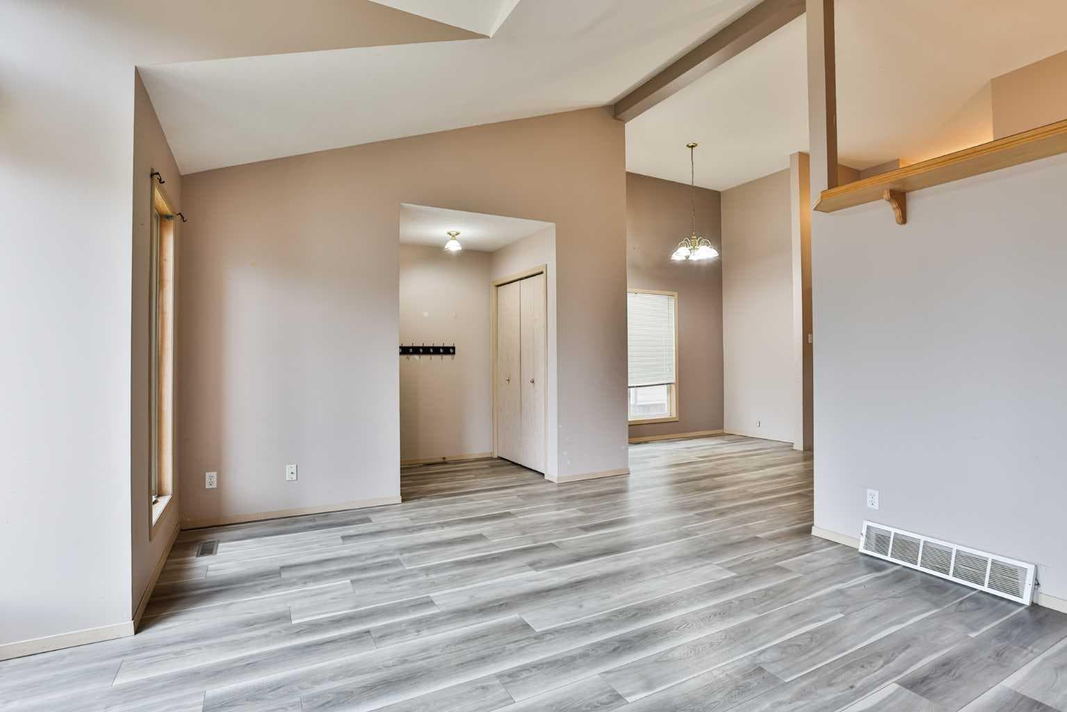 322 Assiniboia Place W — photo 5