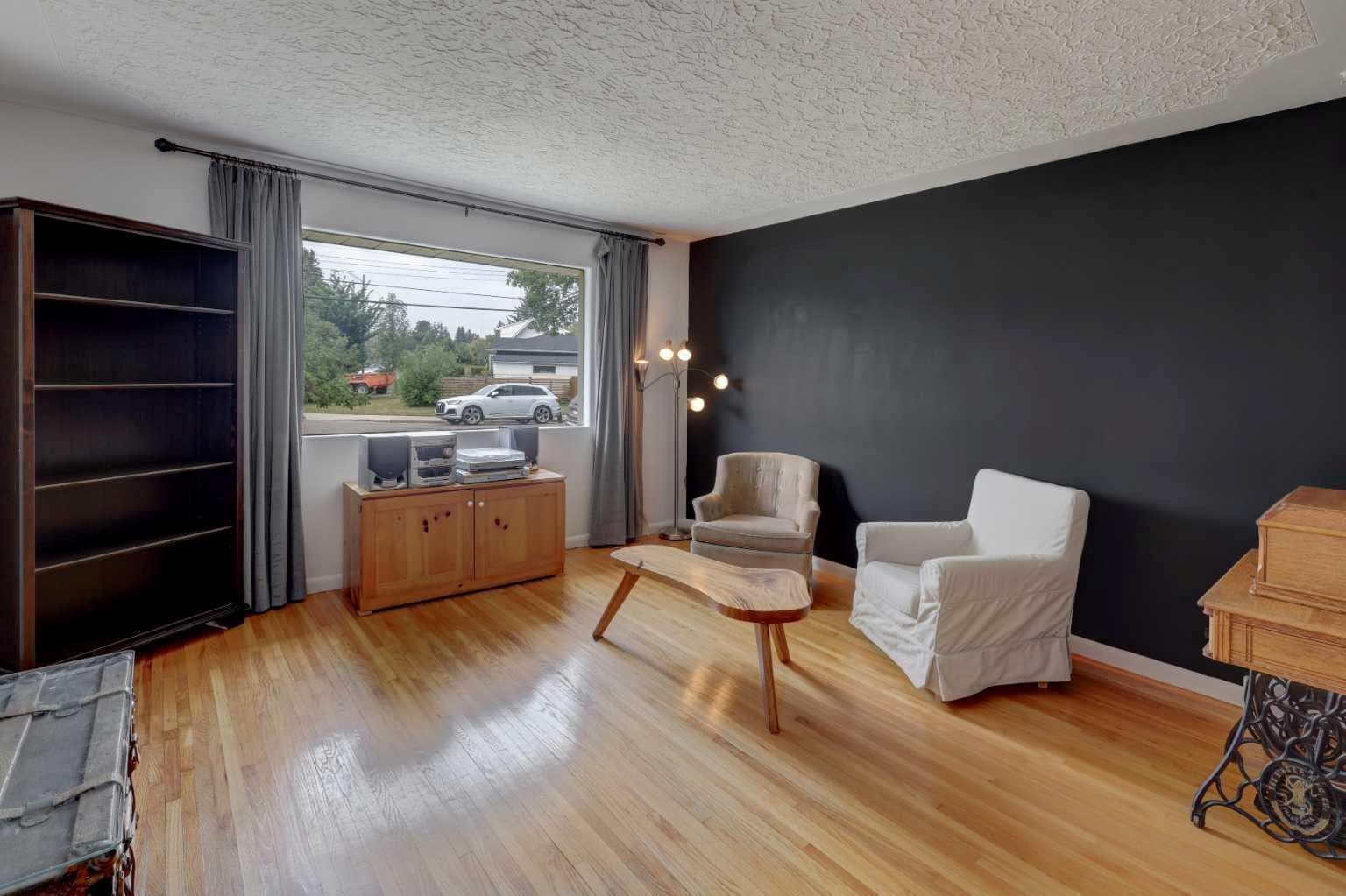 624 38 Street SW — photo 2