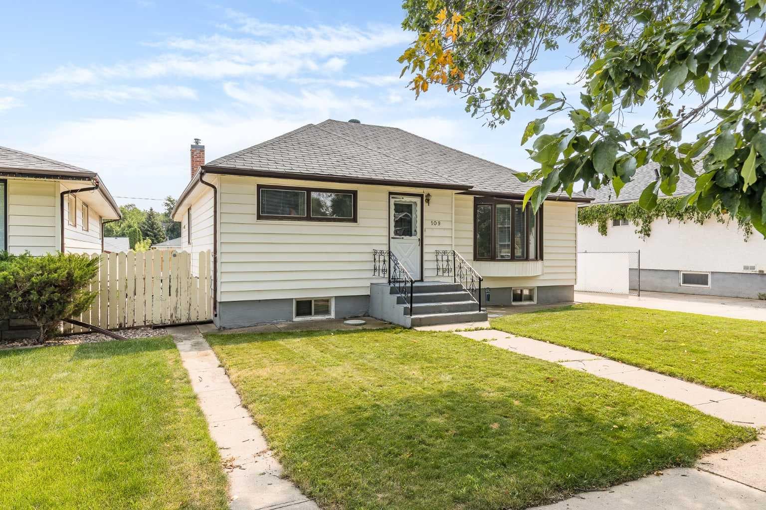 109 4 Street SE — photo 2