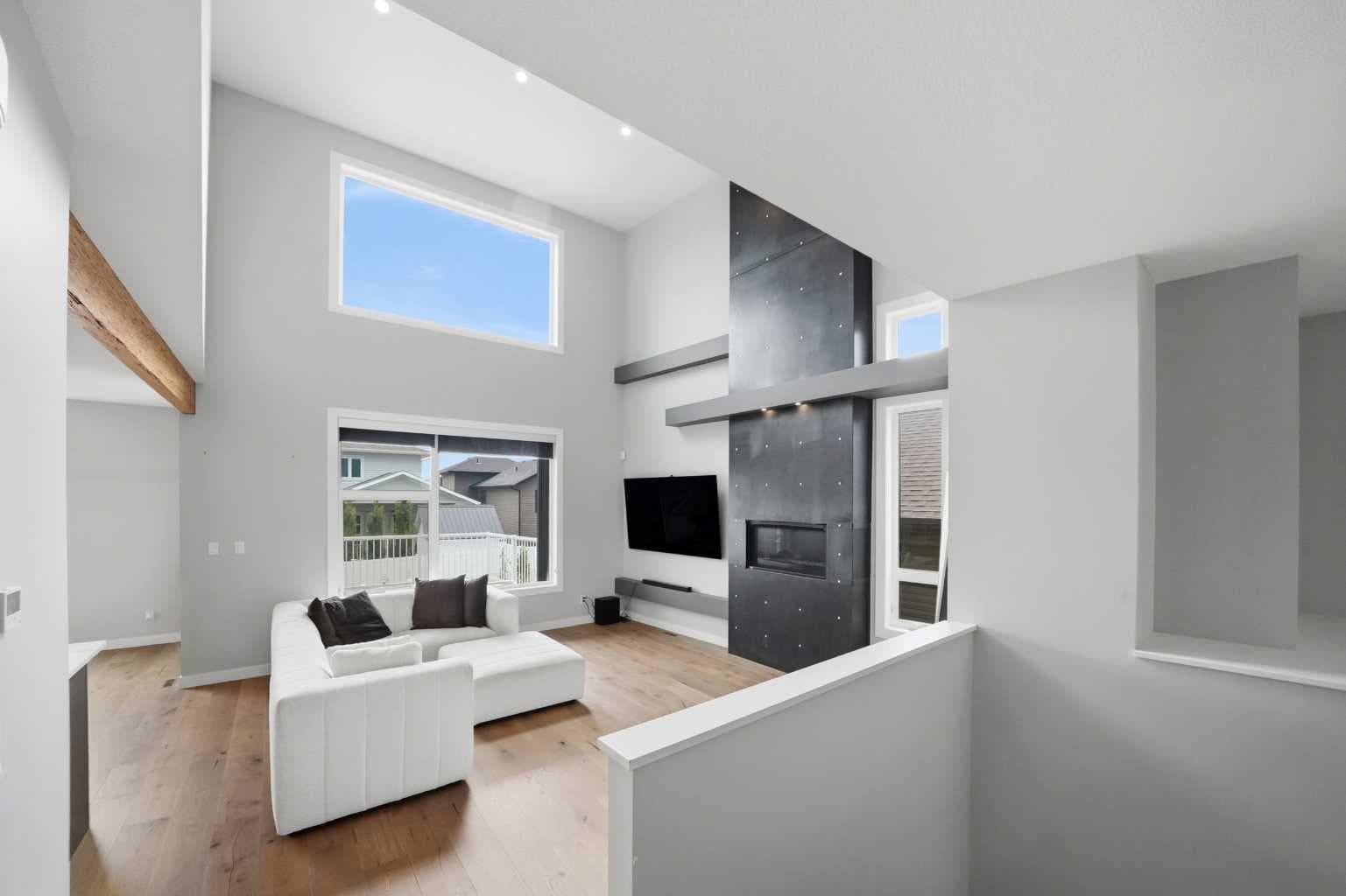 102 Longmire Close — photo 4