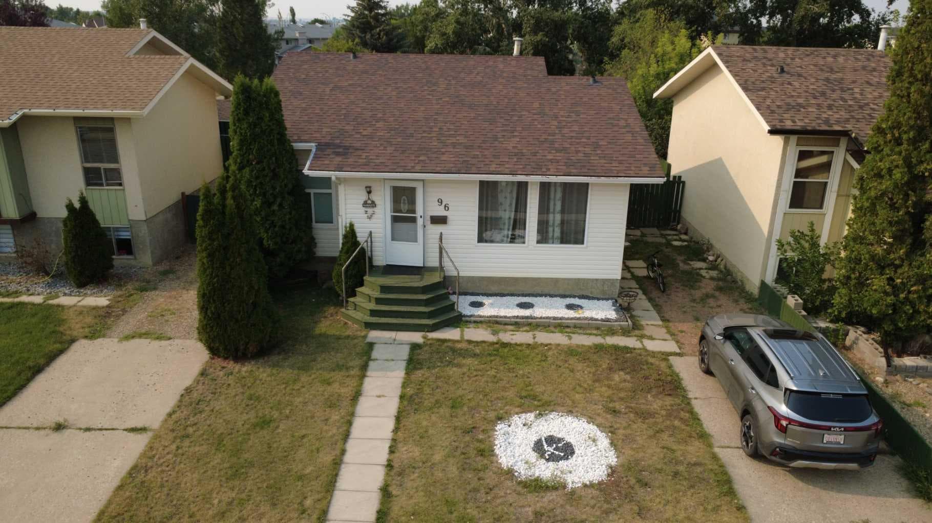 96 Simpson Crescent SE — photo 3