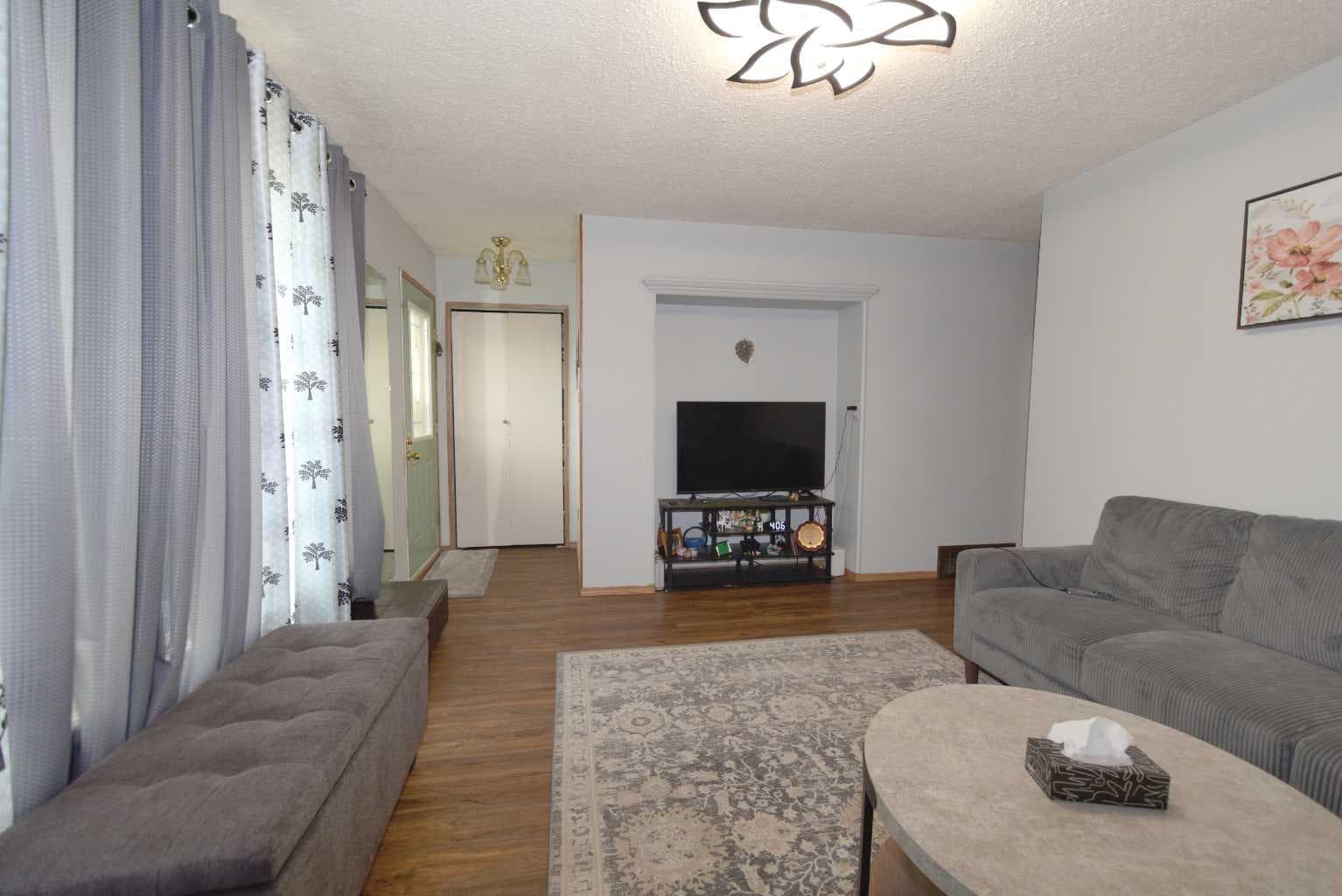 96 Simpson Crescent SE — photo 4
