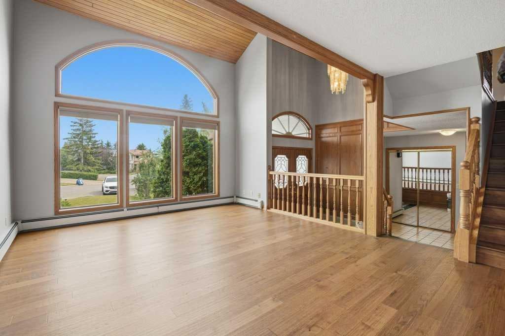 119 Strathbury Bay SW — photo 3