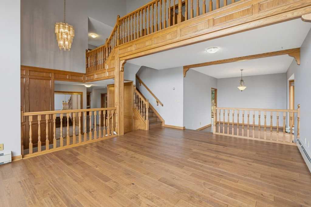 119 Strathbury Bay SW — photo 4