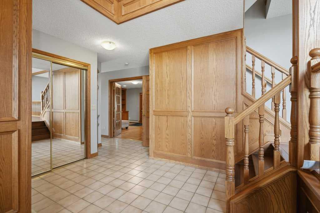 119 Strathbury Bay SW — photo 5